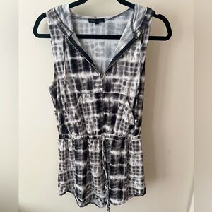 BeBop Black & White Tie-Dye Sleeveless Hooded Tank